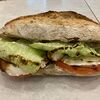 Фото к позиции меню Вегетарианский сендвич с моцареллой