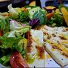 Фото к позиции меню Салат с сыром Халуми и персиком