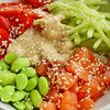 Фото к позиции меню Поке с лососем и овощами