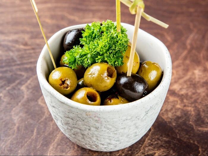 Фирменные маслины и оливки