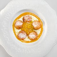 Творожные мини-пончики с манговым компоте