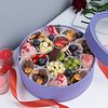 Фото к позиции меню Набор из фруктов, конфет и ягод в шоколаде Мелодия весны