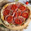 Фото к позиции меню Пицца с ветчиной и помидорами