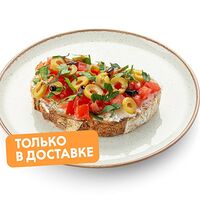 Брускетта с томатами и творожным сыром