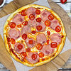 Фото к позиции меню Пицца Ветчина и помидоры большая