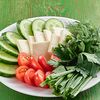 Фото к позиции меню Закуска к мясу из брынзы с овощами и зеленью