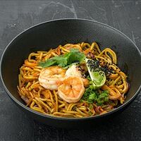 Лапша Wok с креветкой и соусом том-ям