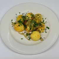 Катрофель жареный с луком и зеленью