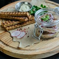 Сельдь олюторская с ржаными гренками