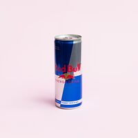 Red Bull Описание: Безалкогольный тонизирующий газированный напиток Red Bull. Изготовитель Rauch Serbia D. o. o, Koceljeva, 15220, Шеста Личка 2, Коцельва, Республика Сербия