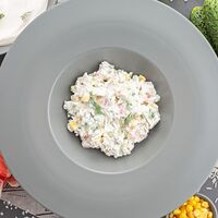 Салат крабовый с рисом и сладкой кукурузой