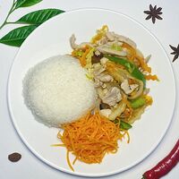 Ком Га Сао - Рис с куриным филе и овощами 