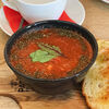 Фото к позиции меню Томатный суп с базиликом и перцем чили