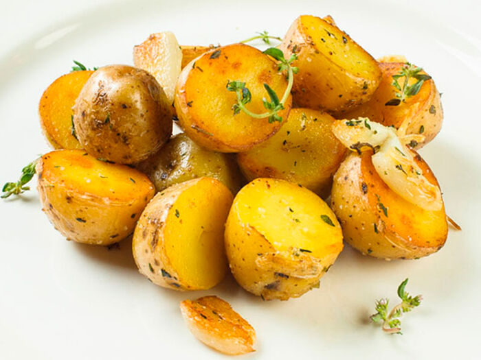 Картофель, нанаси с чесноком и тимьяном