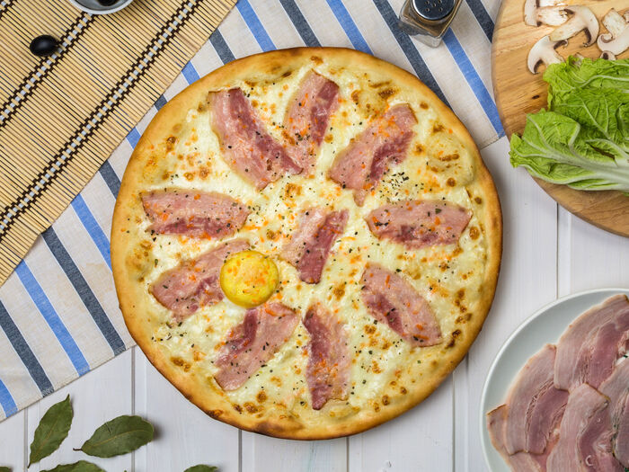 Пицца Карбонара итальянская