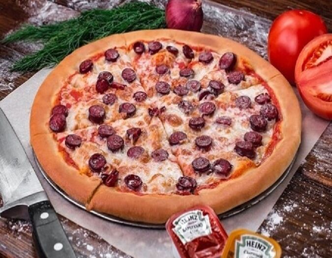 Пицца Колбаски и сыр