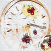Фото к позиции меню Осетинский пирог с яблоками и вишней
