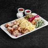 Фото к позиции меню Шашлык из курицы с гарниром, салатом и соусами