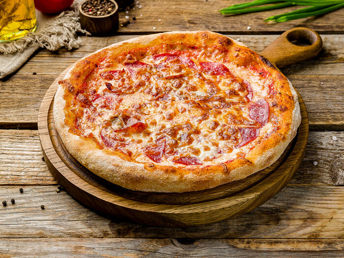Пицца с итальянскими колбасами