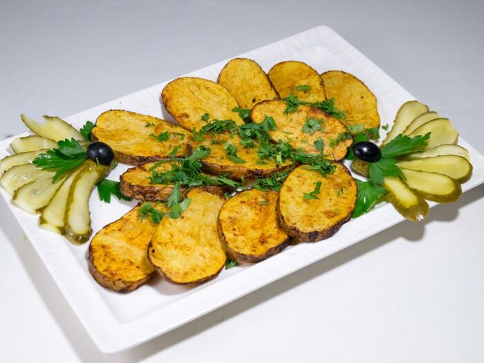 Картофель по-домашнему с чесноком и зеленью