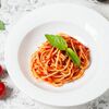 Фото к позиции меню Спагетти с помидорами