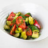 Фото к позиции меню Простой салат из помидоров, огурцов и авокадо