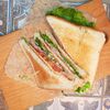 Фото к позиции меню Клаб сэндвич с ветчиной и беконом