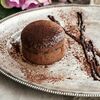 Фото к позиции меню Шоколадный кекс с шариком ванильного мороженого