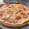 Фото к позиции меню Пицца Мясной пир с хрустящим бортом