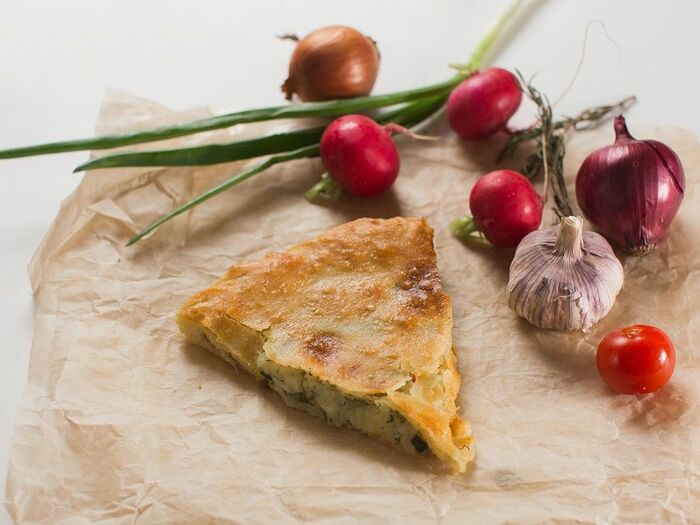 Осетинский пирог с картофелем, грибами и зеленью