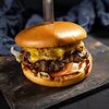 Фото к позиции меню Бургер с котлетой из мраморной говядины и грибами