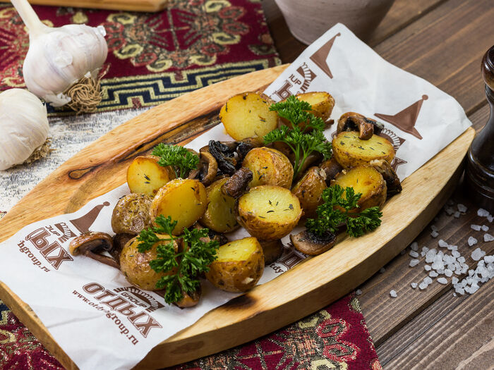Жареный мини-картофель с шампиньонами
