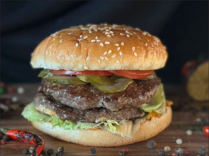 Двойной гамбургер с котлетой из мраморной говядины