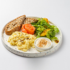 Фото к позиции меню Скрэмбл из трех яиц с лососем и крем-чизом