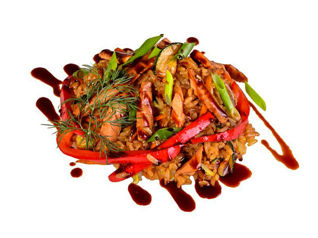 Рис Тяхан с лососем, креветкой и овощами