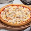 Фото к позиции меню Пицца с кальмаром и шампиньонами