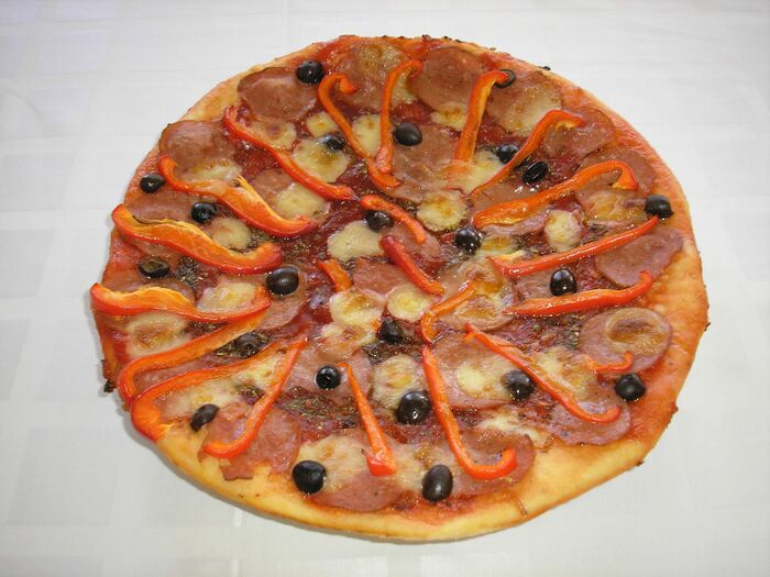 Пицца Итальянская с колбасой