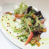Фото к позиции меню Теплый салат с говядиной в медово-чесночном соусе