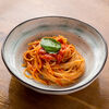 Фото к позиции меню Спагетти с помидорами и базиликом