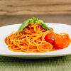 Фото к позиции меню Спагетти в томатном соусе с базиликом