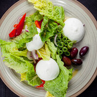 Греческий салат с кремом фета