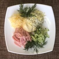 Салат-коктейль с ветчиной и сыром