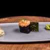 Фото к позиции меню Гункан суши с фарерским лососем