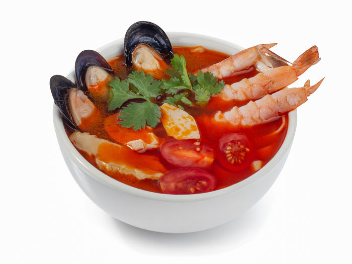 Морепродукты с пастой том ям. Суп том ям с креветками. Tom Yam с креветками.