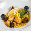 Фото к позиции меню Спагетти с тигровыми креветками и морепродуктами в сливочном соусе