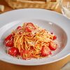 Фото к позиции меню Спагетти с помидорами черри и пикантным томатным соусом