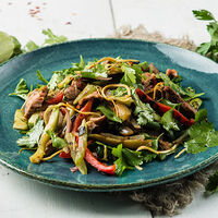 Гриль-салат с овощами и индейкой
