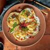 Фото к позиции меню Равиолли с лососем и креветками под сливочным соусом