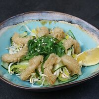 Салат с кальмарами и водорослями