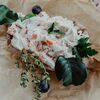 Фото к позиции меню Карельская калитка со слабосолёным лососем и творожным сыром